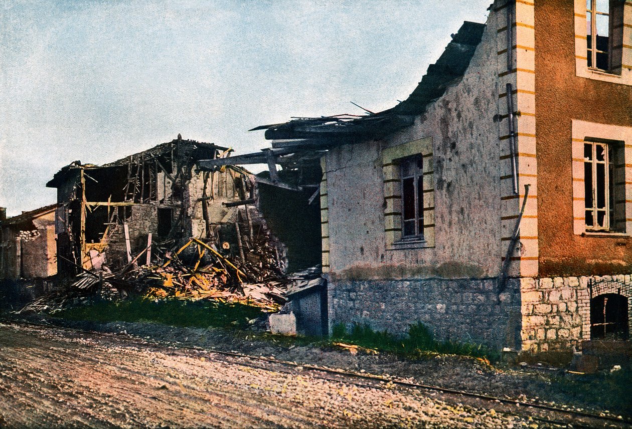 Zničená vesnice Dombasle-en-Argonne západně od Verdunu, září 1916 (autochrom) od Jules Gervais Courtellemont
