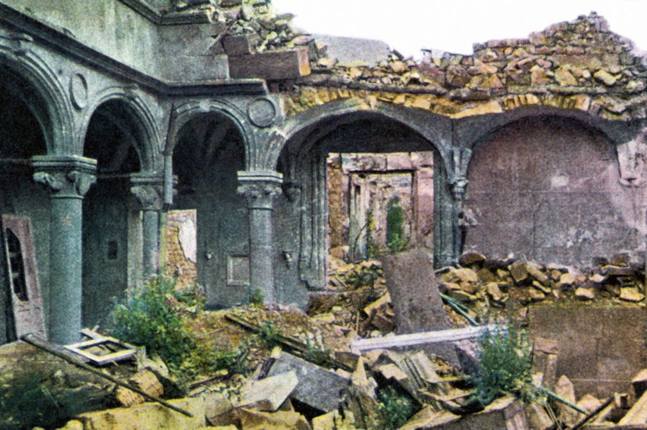 Těžce poškozená Princerie, Verdun, září 1916 (autochrom) od Jules Gervais Courtellemont