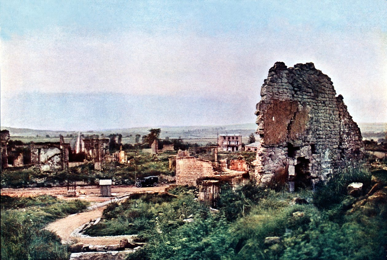 Ruiny Clermont-en-Argonne, západně od Verdunu, září 1916 (autochrom) od Jules Gervais Courtellemont