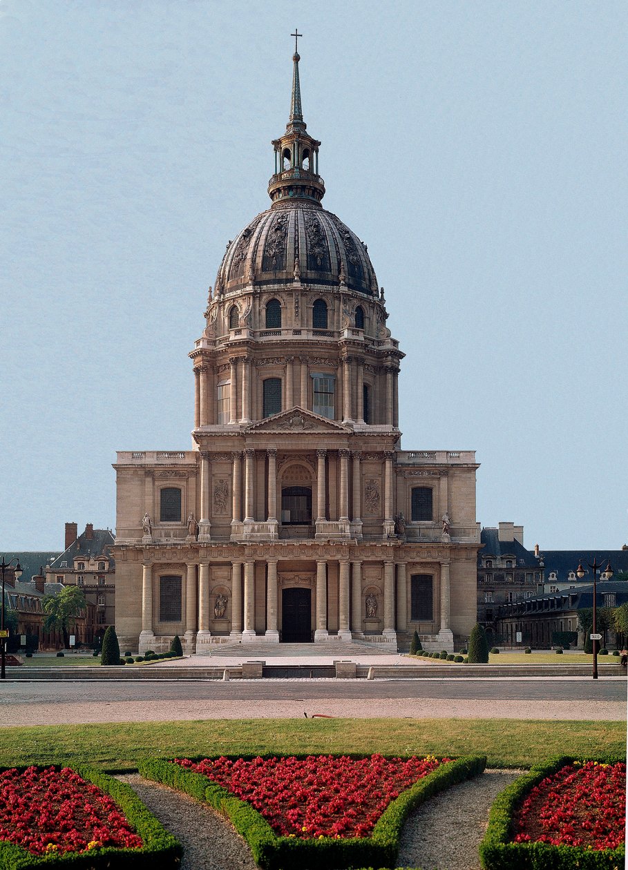 Jižní pohled na Dóm Hotel des Invalides realizovaný Julesem Hardouinem Mansartem (1646-1708) podle projektu liberála Bruanda. 1679-1708 Paříž - Dóm hotelu des Invalides, postavený v letech 1679-1708 Hardouinem Julesem Mansartem (1646-1708). Paříž, Francie od Jules Hardouin Mansart