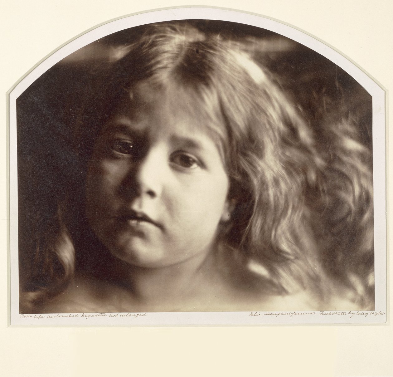 Portrét mladé dívky (albumenový tisk z kolodiového negativu na skle) od Julia Margaret Cameron