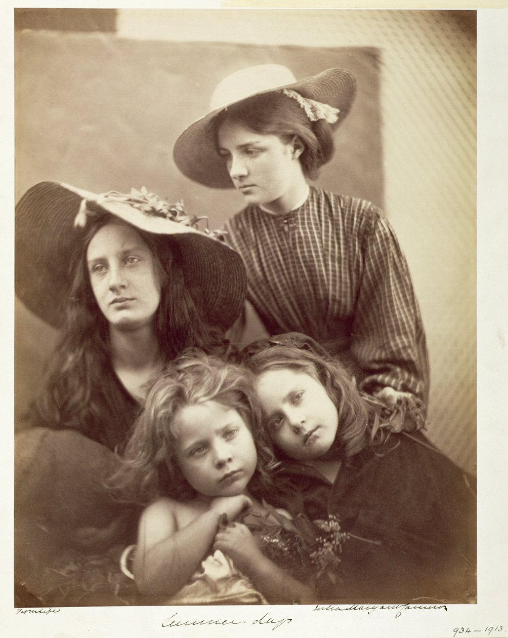Summer Days, cca 1866 (albumenový tisk z negativu kolodia na skle) od Julia Margaret Cameron