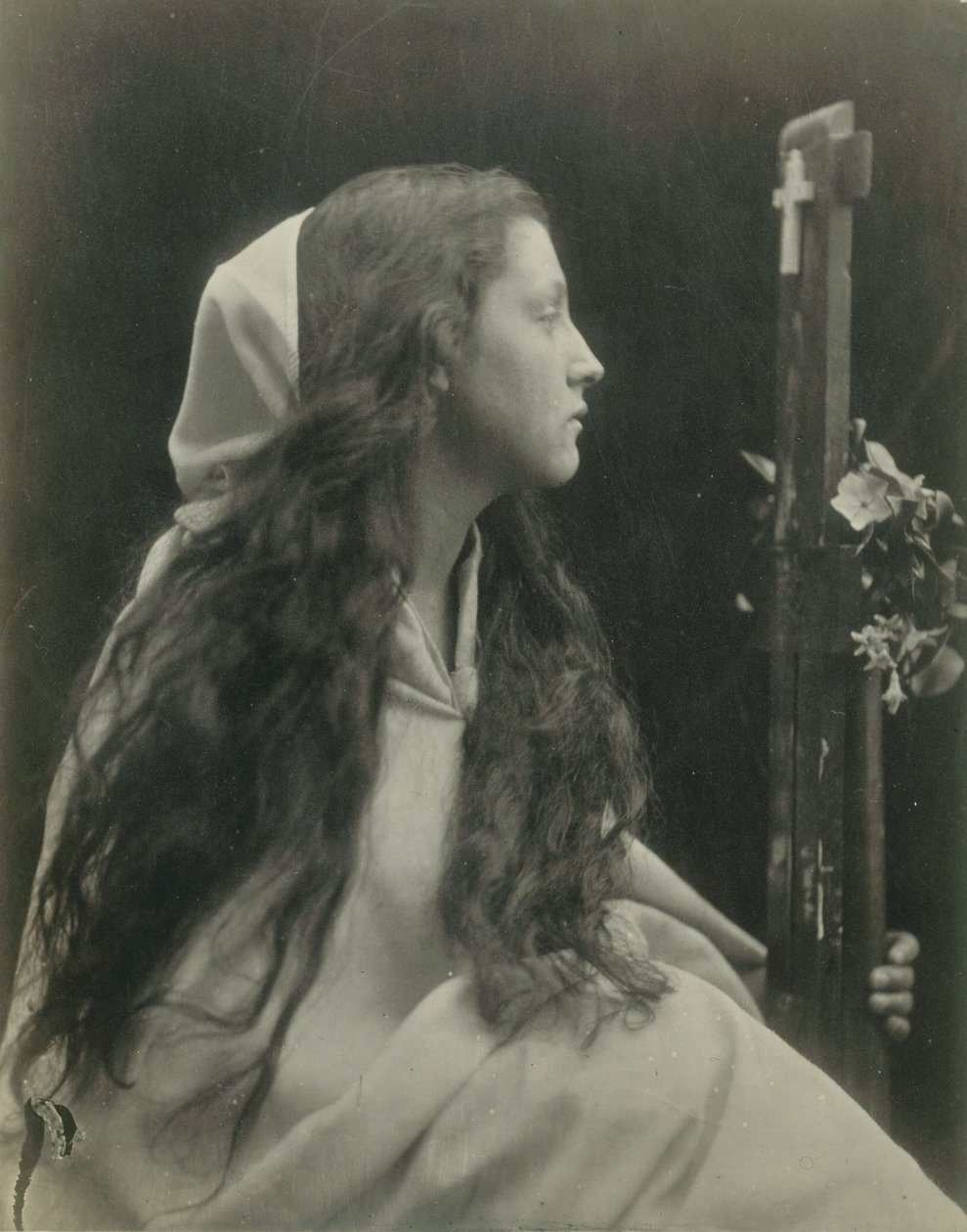 („Dáma s krucifixem“) Mary Ann Hillier od Julia Margaret Cameron