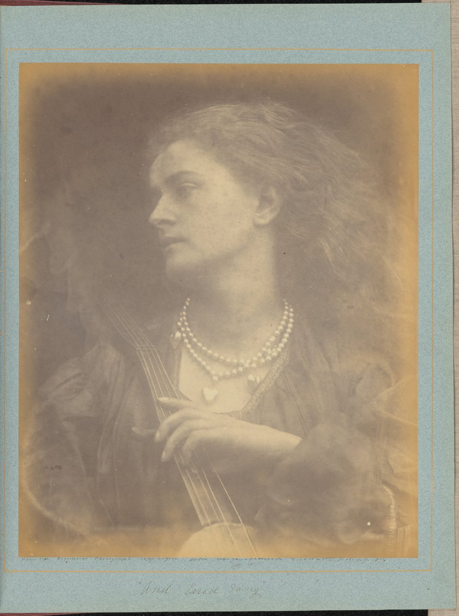 „A Enid zpívala“ od Julia Margaret Cameron
