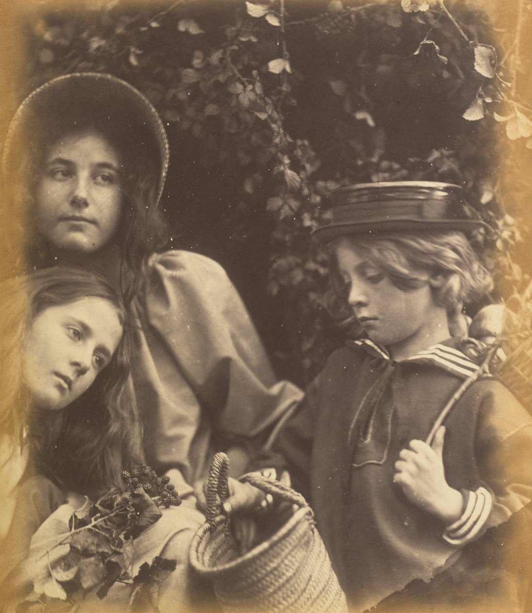 Elizabeth Keown, Kate Keown a Freddy Gould, c. 1866-1868. od Julia Margaret Cameron