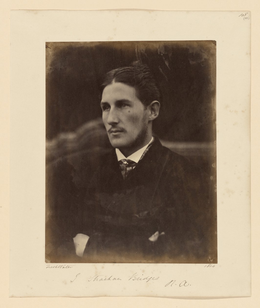 J. Strachan Bridges, člen Královské akademie (R.A.) od Julia Margaret Cameron