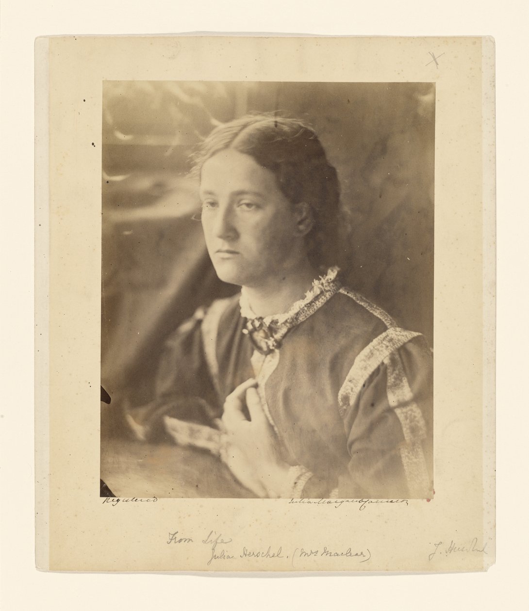 [Julia Herschel (paní Maclearová)] od Julia Margaret Cameron