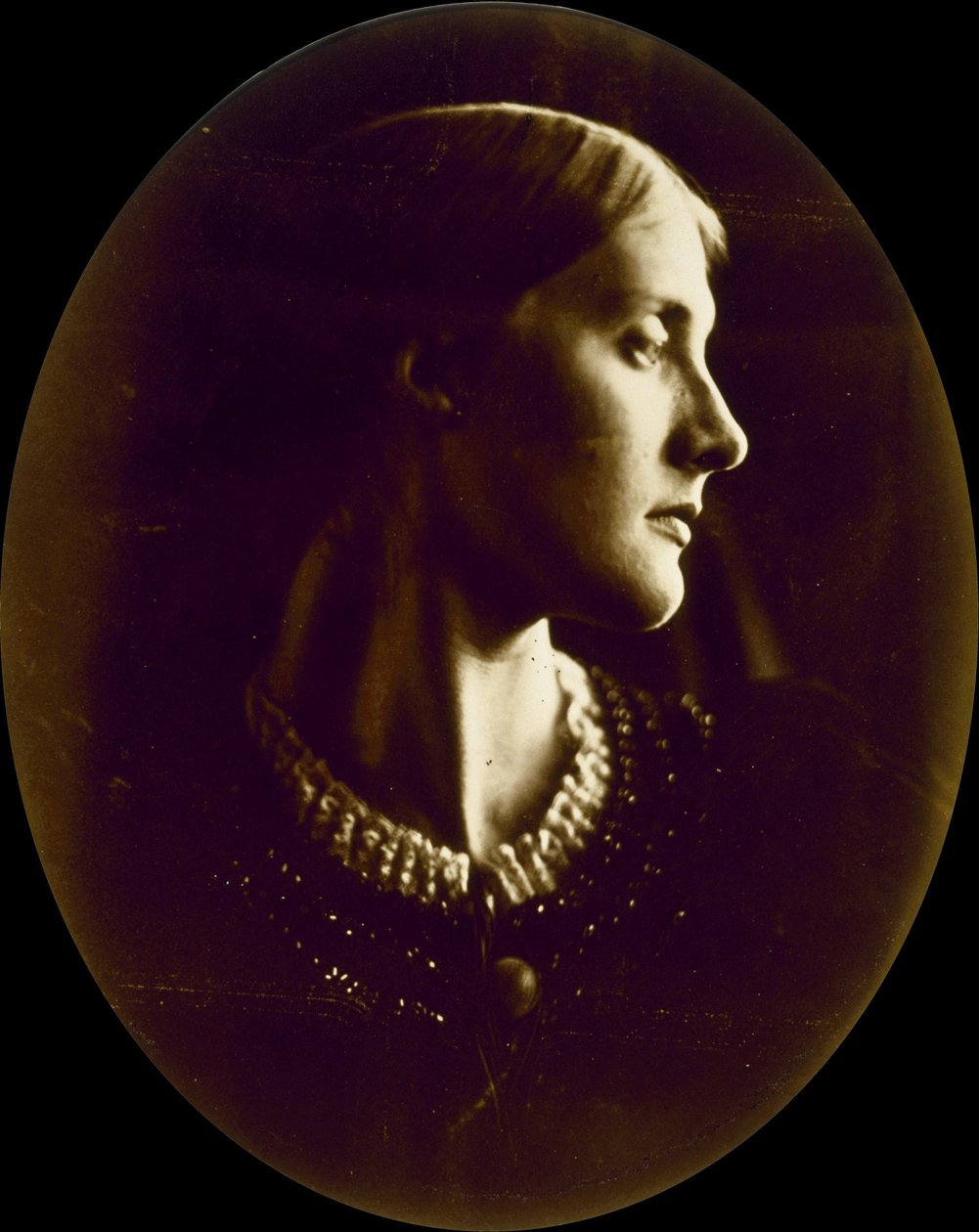 Paní Herbert Duckworthová (1846-1895), rozená Julia Prinsep Jacksonová, později paní Julia Stephenová, matka Virginie Woolfové od Julia Margaret Cameron