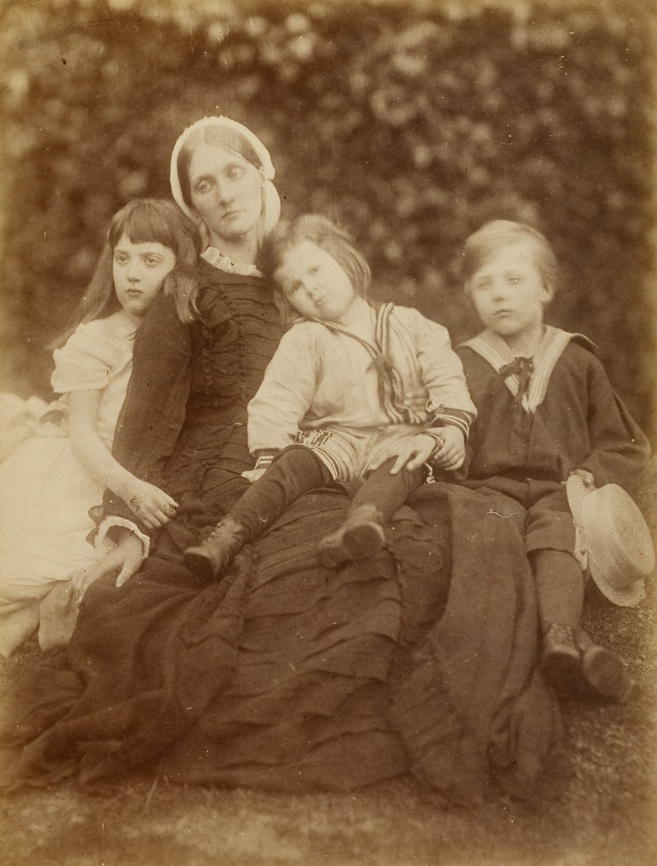 Paní Herbert Duckworth s Florence Fisher, George Duckworth a Herbert Fisher od Julia Margaret Cameron