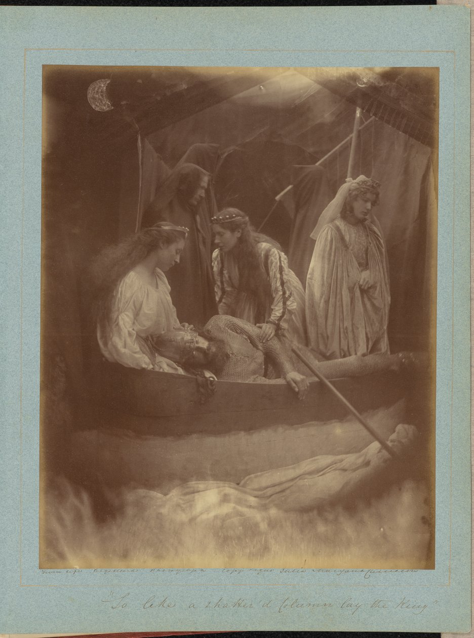 „Tak ležel Král jako roztříštěný sloup“ od Julia Margaret Cameron