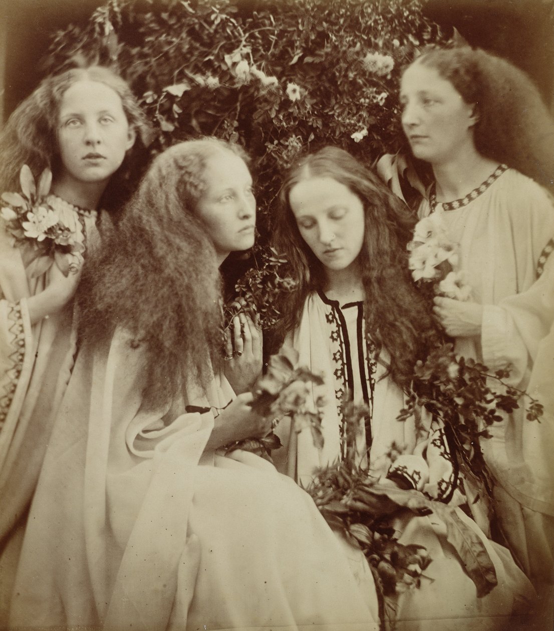 The Rose Bud Garden of Girls (potisk alba) od Julia Margaret Cameron