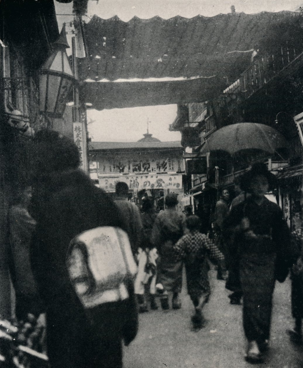 Divadelní ulice v Kjótu je jednou z nejzajímavějších dálnic na světě, c1900, 1921 od Julian Leonard Street