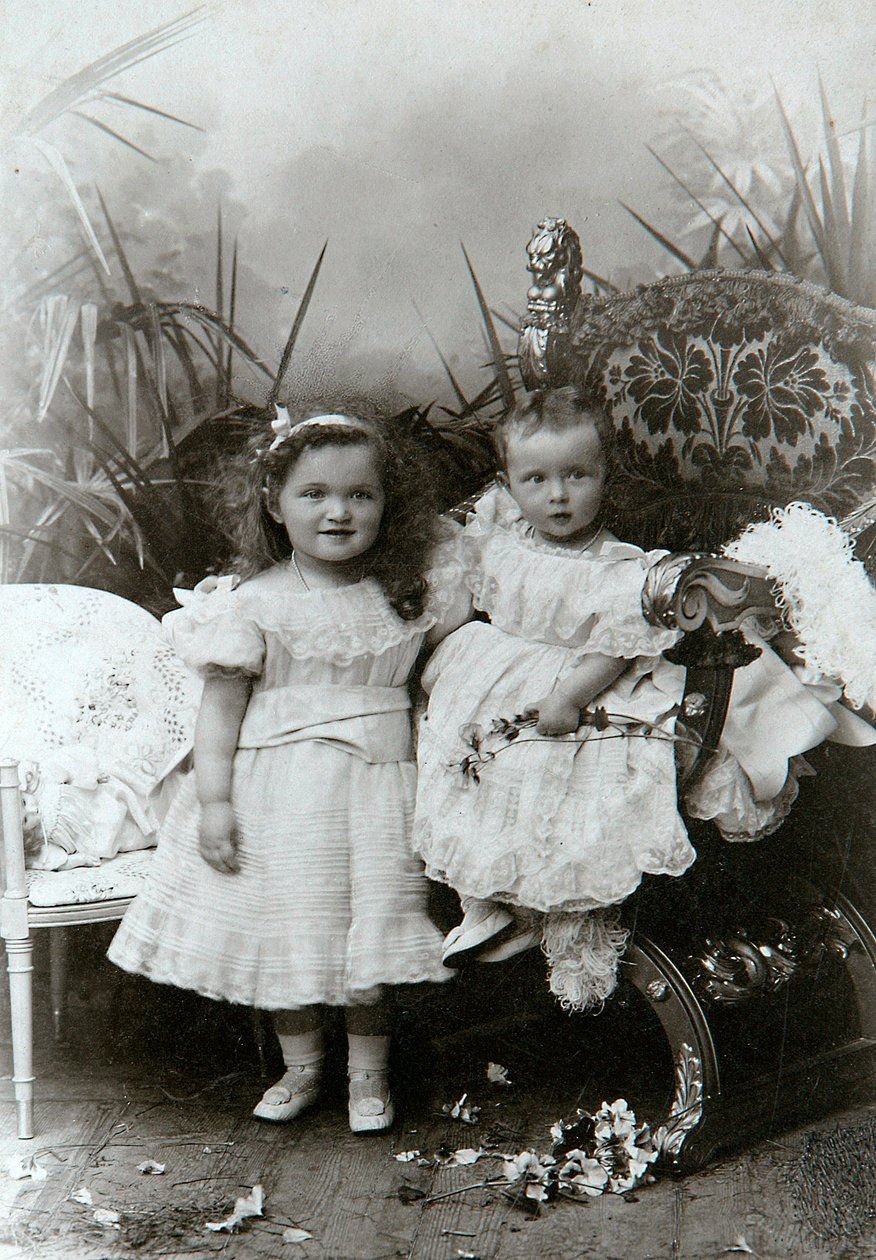 Velké vévodkyně Olga Nikolaevna a Tatiana Nikolajevna Ruska, konec 19. století od K. von Hahn