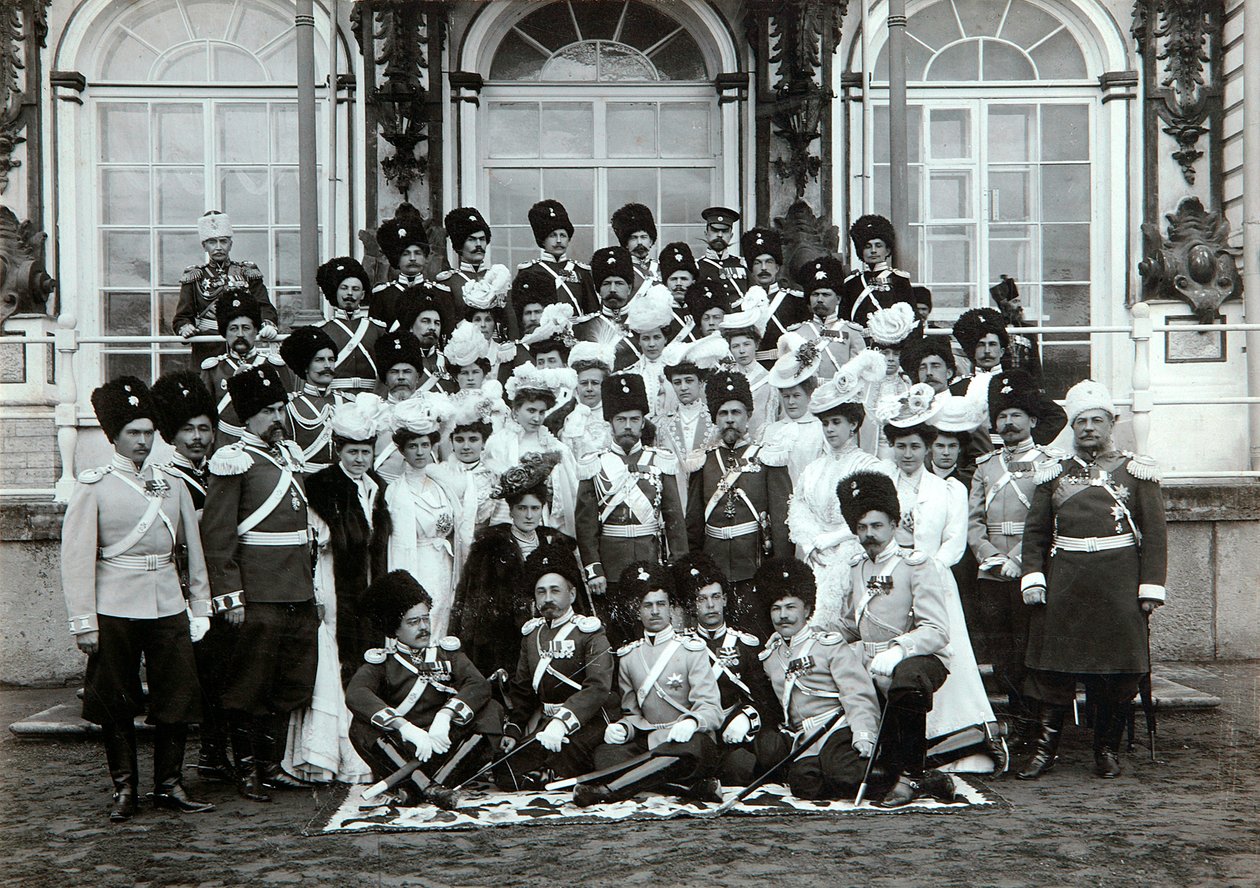 Ruská císařská rodina mimo palác Kateřiny, Carskoje Selo, Rusko, počátek 20. století. od K. von Hahn