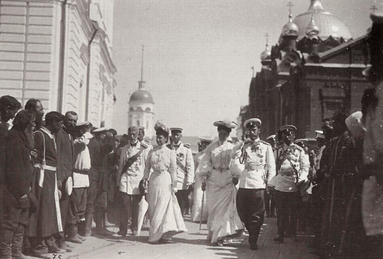 Ruská královská rodina na návštěvě kláštera Sarov, Rusko, 1903 od K. von Hahn