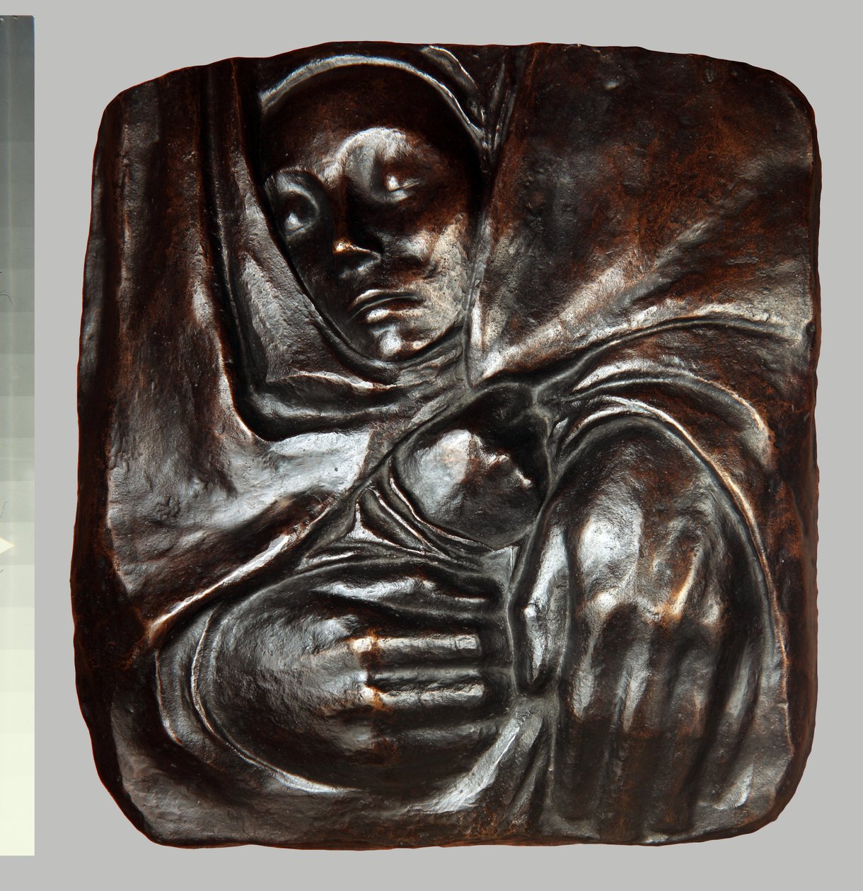 Odpočívej v pokoji jeho rukou, 1936 (bronz) od Käthe Kollwitz