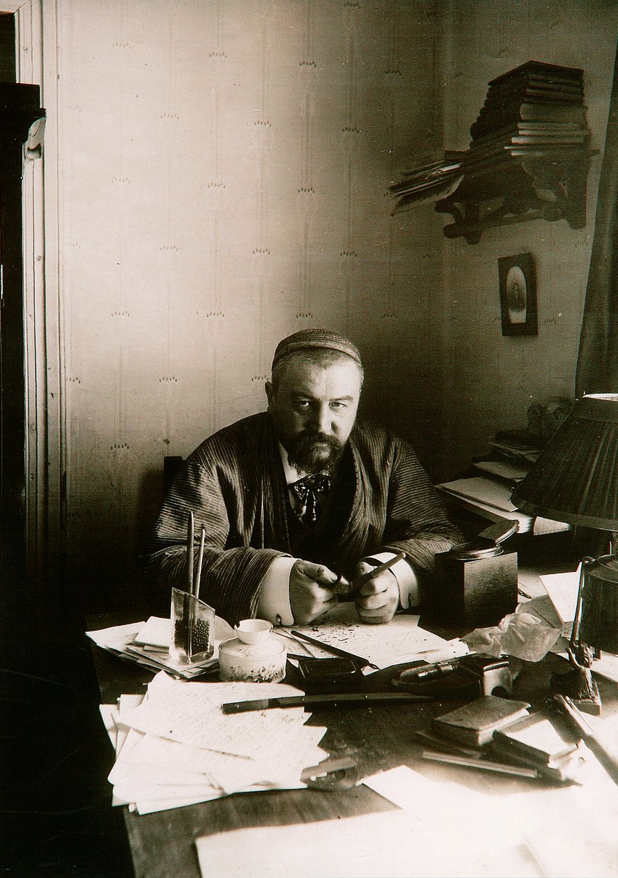 Alexander Kuprin, ruský autor, u svého stolu, Gatchina, Rusko, počátek 20. století. od Karl Karlovich Bulla