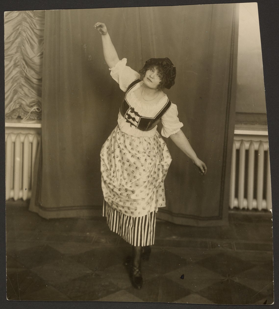 Mlle Vera Gartang v baletu "Music Box" od Karl Karlovitz Bulla