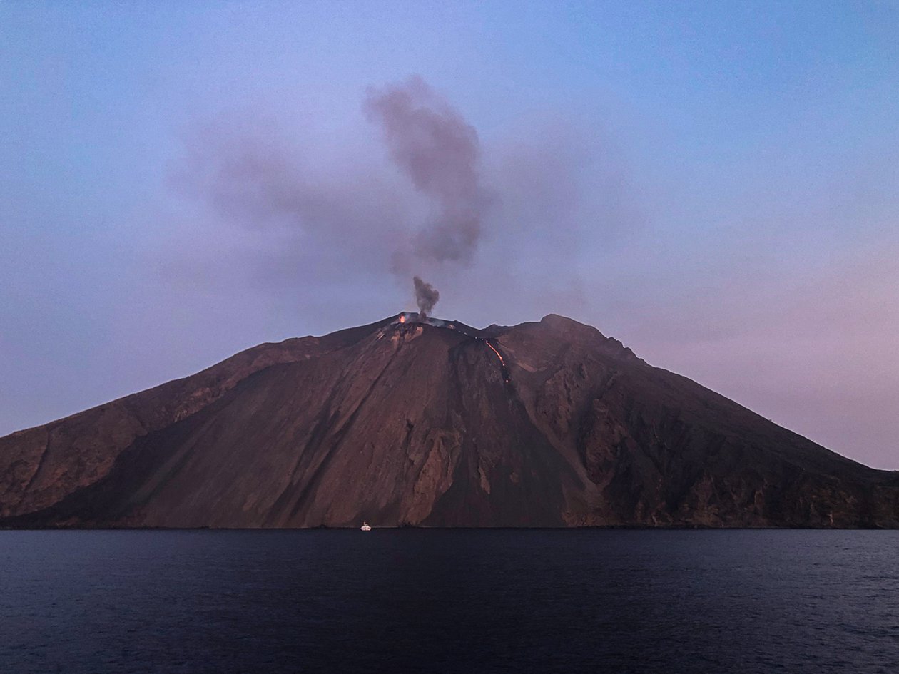 Stromboli pod stráží 2019 od Katha Wood