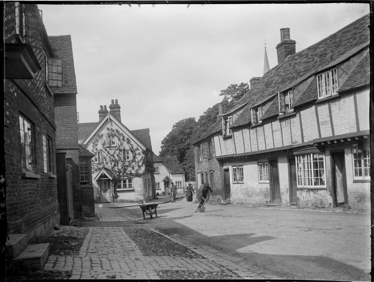 Church Street, Princes Risborough, Wycombe, Buckinghamshire, 01.06.1918 (černobílá fotografie) od Katherine Jean Macfee
