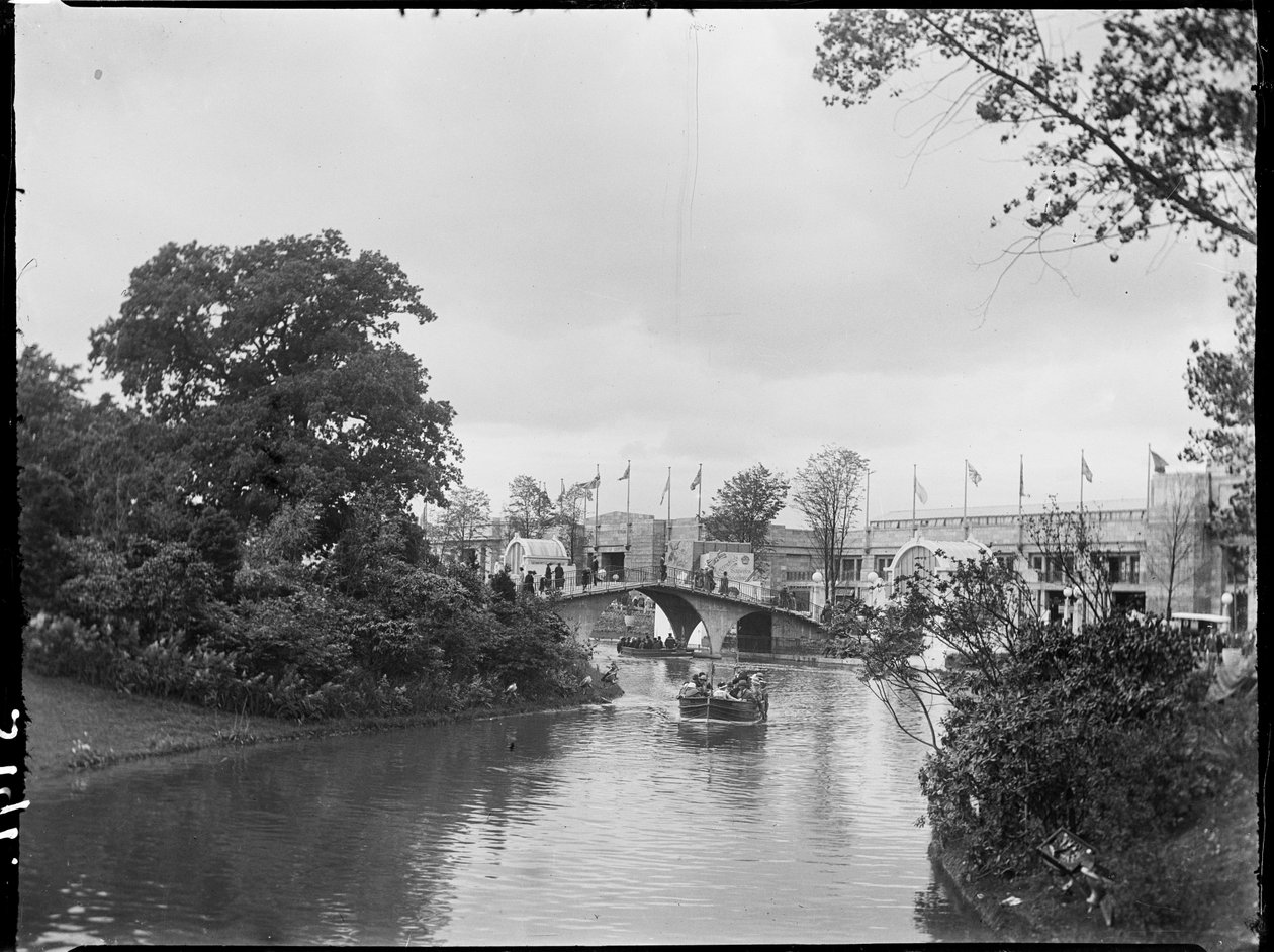 Wembley Park, Wembley Park, Brent, Greater London, 24. 7. 1924 (černobílá fotografie) od Katherine Jean Macfee