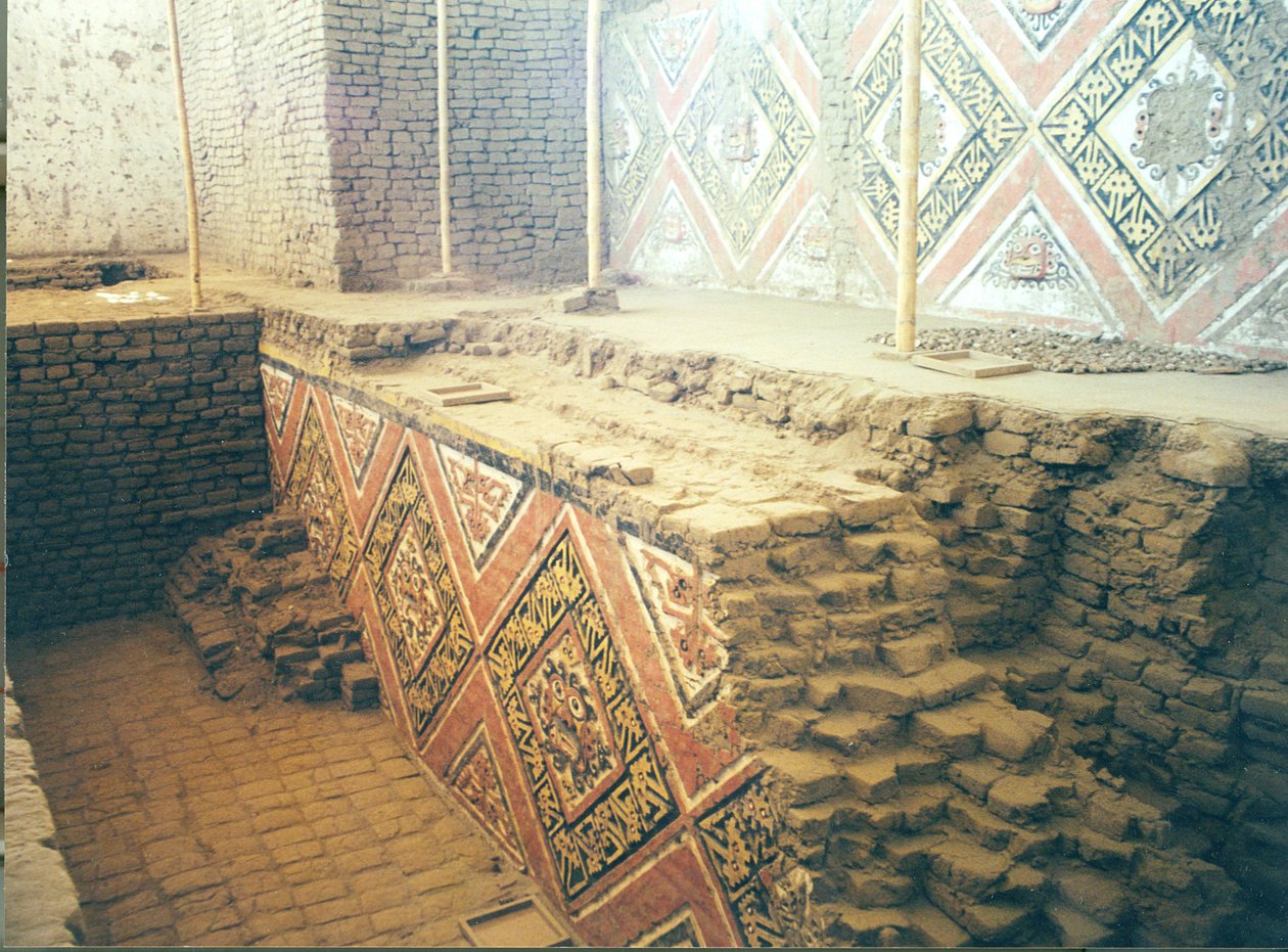 Interiér pyramidy, pravděpodobně chrámového komplexu, postaveného lidem Moche, asi 200-500 n. l. (foto) (podrobnosti viz 138729) od Katie Attenborough