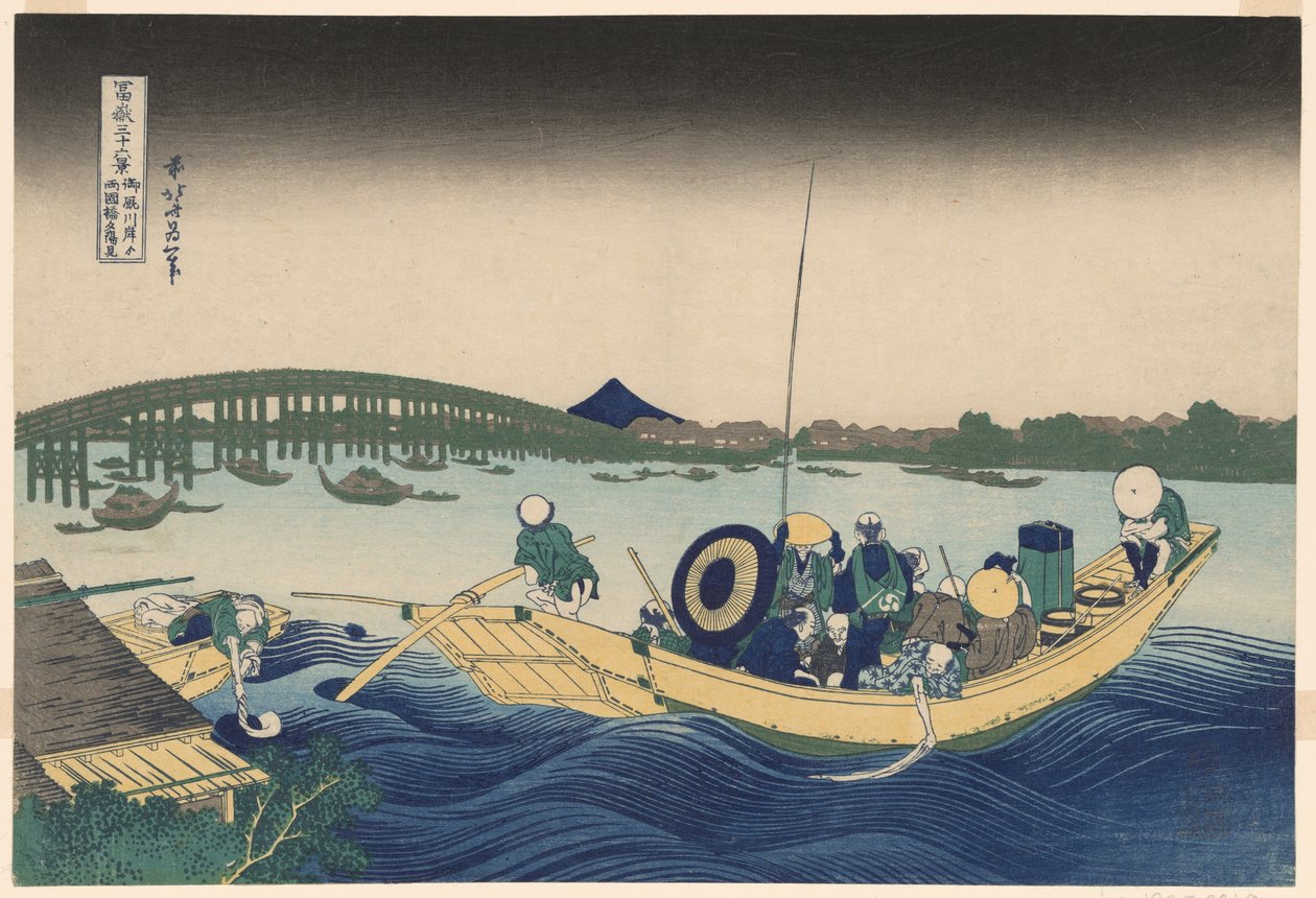Fuji z Ommayagashi se soumrakem přes most Ryogoku (Ommayagashi yori ryogokubashi sekiyo o miru), ze série "Třicet šest pohledů na horu Fuji (Fugaku sanjurokkei)" od Katsushika Hokusai