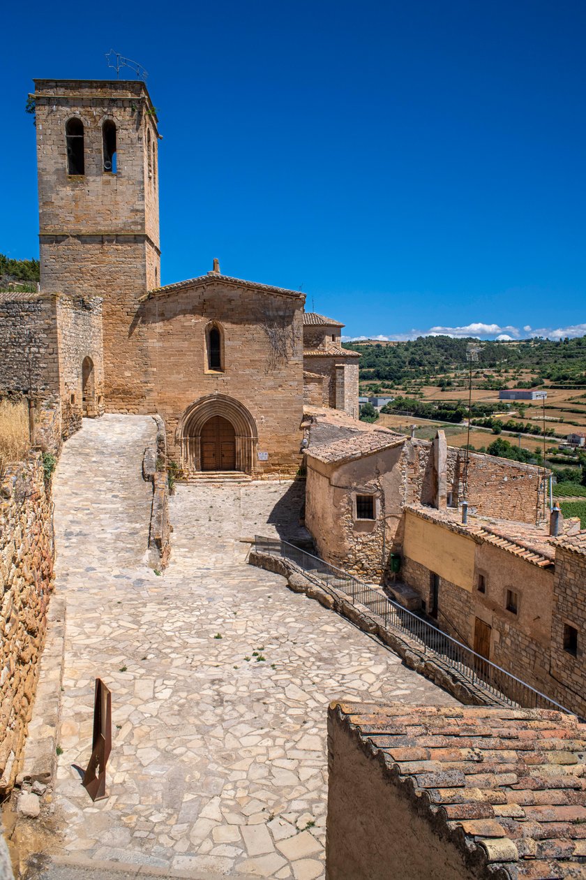 Středověká vesnice Guimerà při západu slunce Urgell, Lleida, 2021 (foto) od Alec Hunter