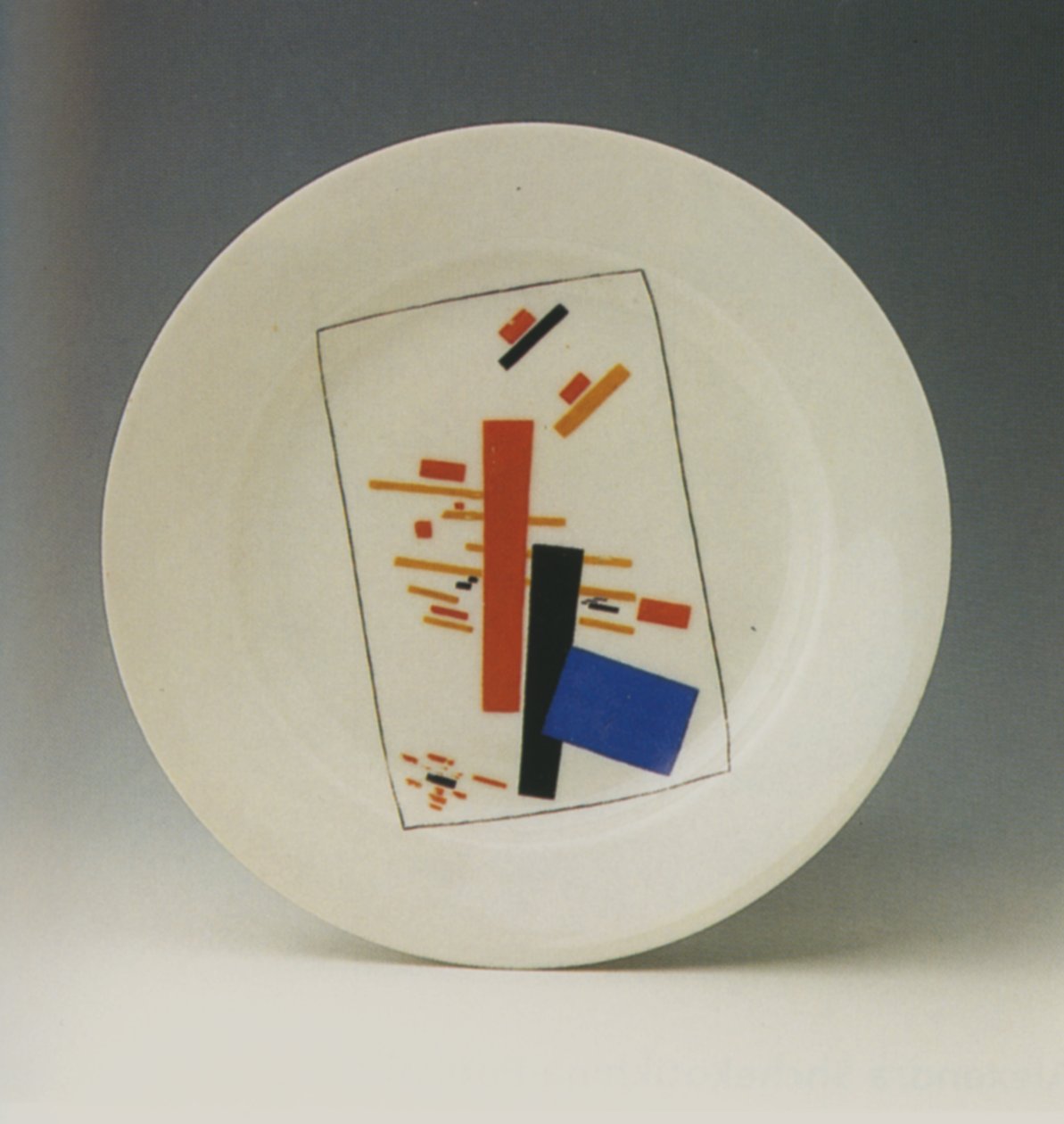 Talíř se suprematistickým zdobením od Kazimir Severinovich Malevich