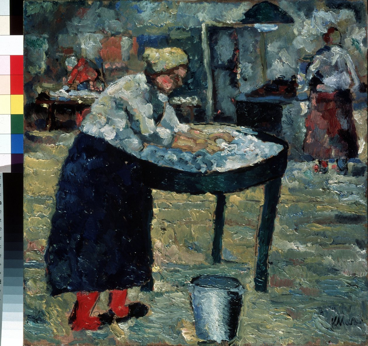Prádelna (A Laundress). Na dvoře se žena skláněla nad vyvýšenou vanou, zaměstnaná praním prádla, u nohou měla kovové vědro. V pozadí další ženy vykonávající doplňkové činnosti, ohřev vody, žehlení. Tisk od Kazimir Severinovich Malevich