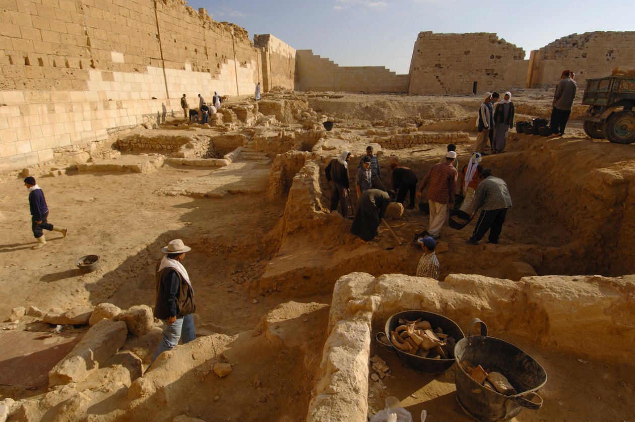 Kleopatra; Hledání poslední egyptské královny; Katalog výstavy; strana 208; Kleopatra..., 2011 (foto) od Kenneth Garrett