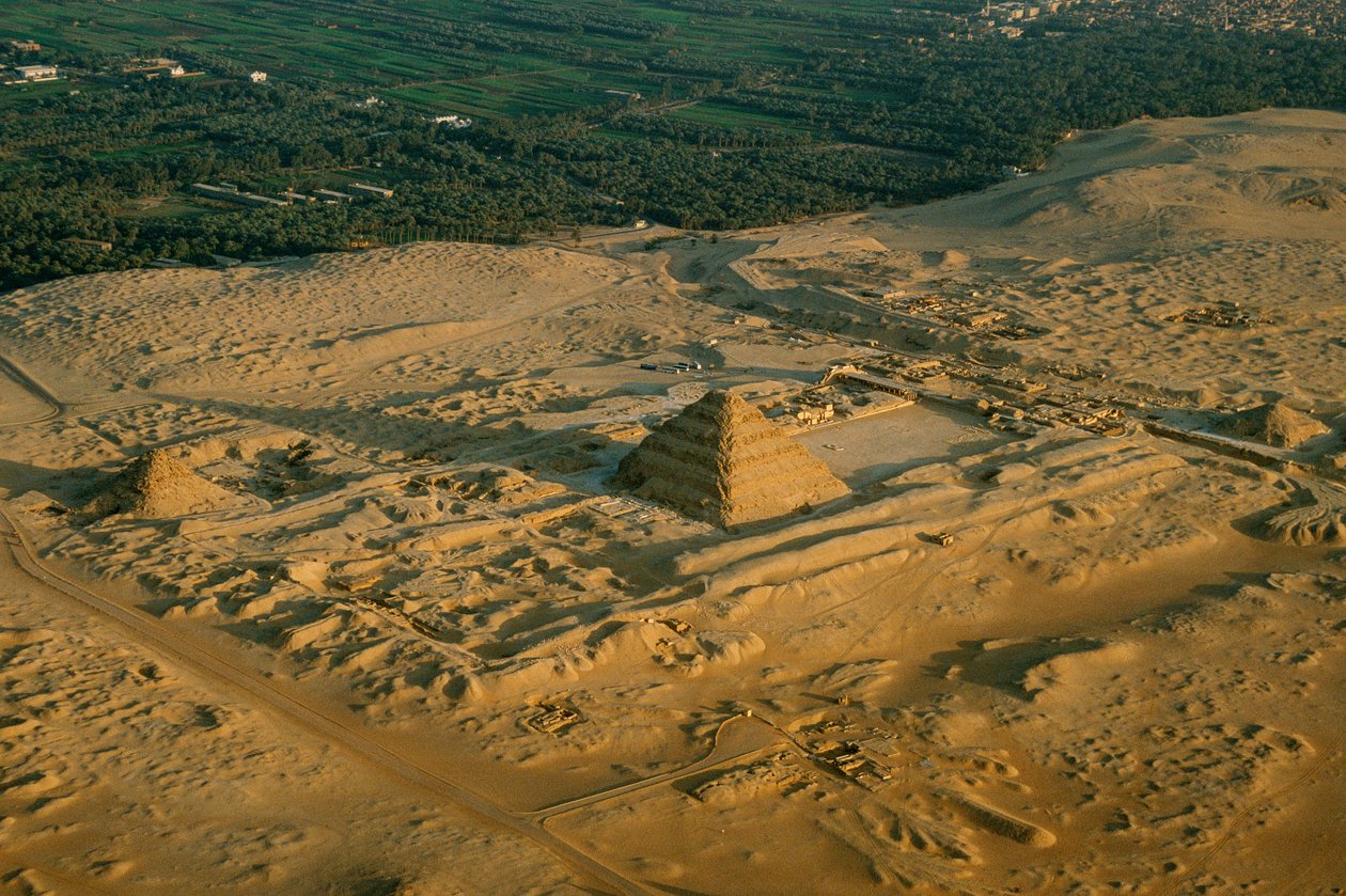 Egypt; archeologie; Stará říše; Sakkára; Džoserova pyramida, Stupňová pyramida, 3. dynastie od Kenneth Garrett