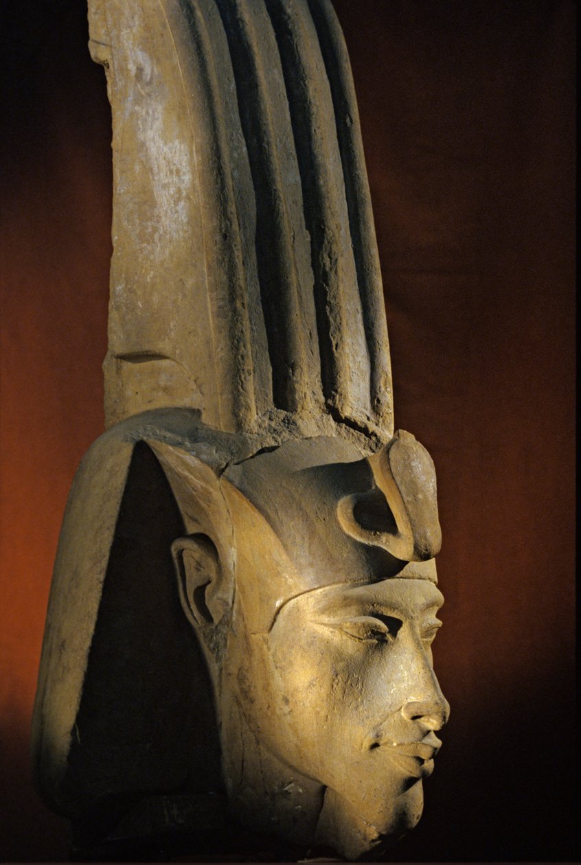 Hlava kolosální sochy Achnatona; Karnak; Aténský chrám; Amenhotep IV. Jako faraon..., 2009 (foto) od Kenneth Garrett