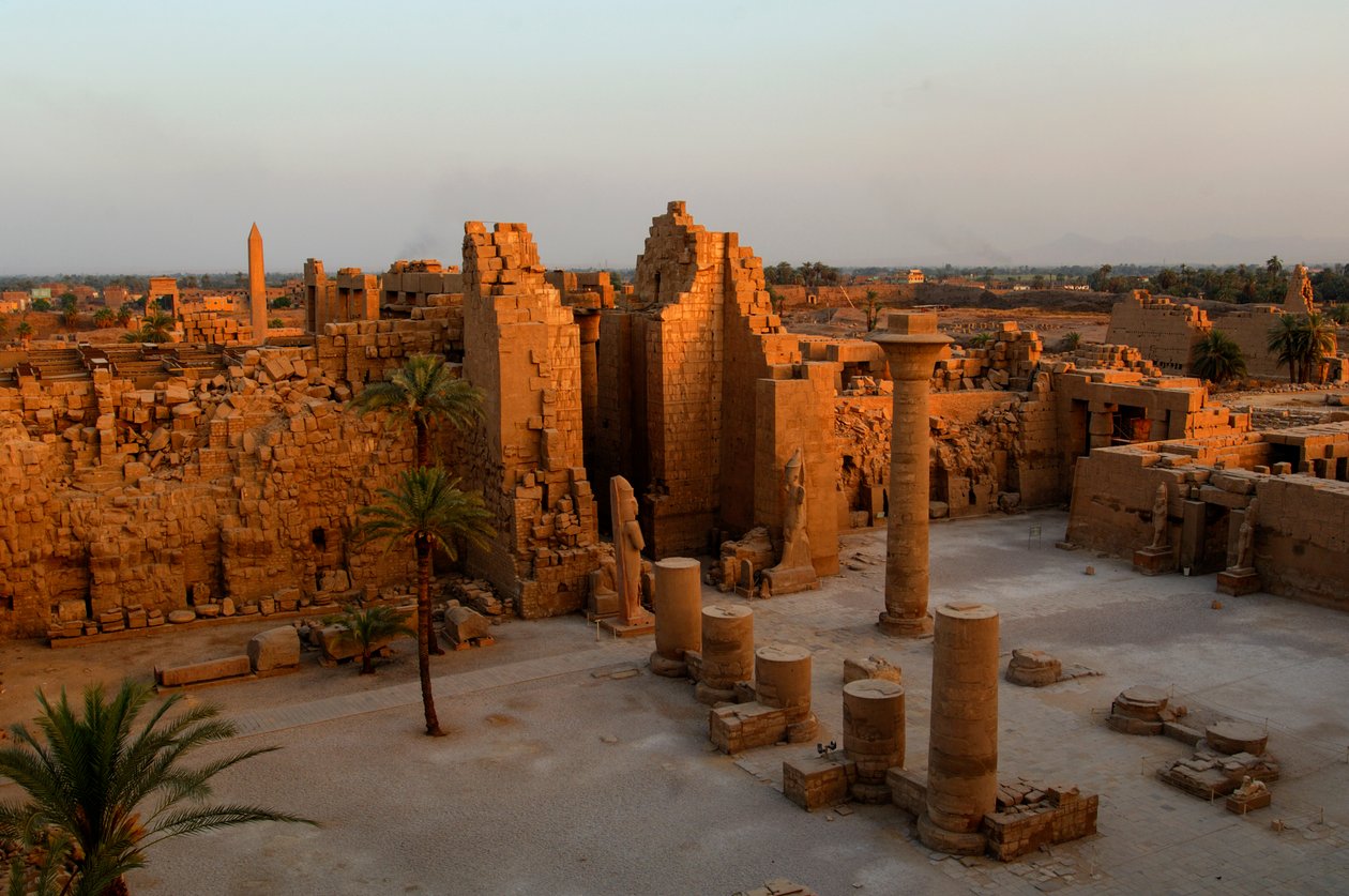 Kiosek Taharka, první nádvoří, chrám v Karnaku, Černí faraoni, Núbijci, Egypt, Lux..., 2007 (foto) od Kenneth Garrett