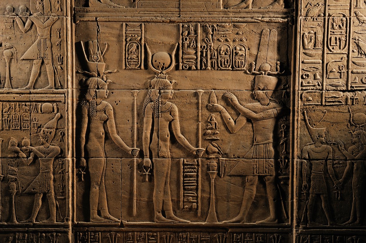 Poslední faraoni MM7836, Egypt, chrám Philae, Asuán, Ptolemaiovci, chrám Isis, Ptolemaios I..., 2011 (foto) od Kenneth Garrett