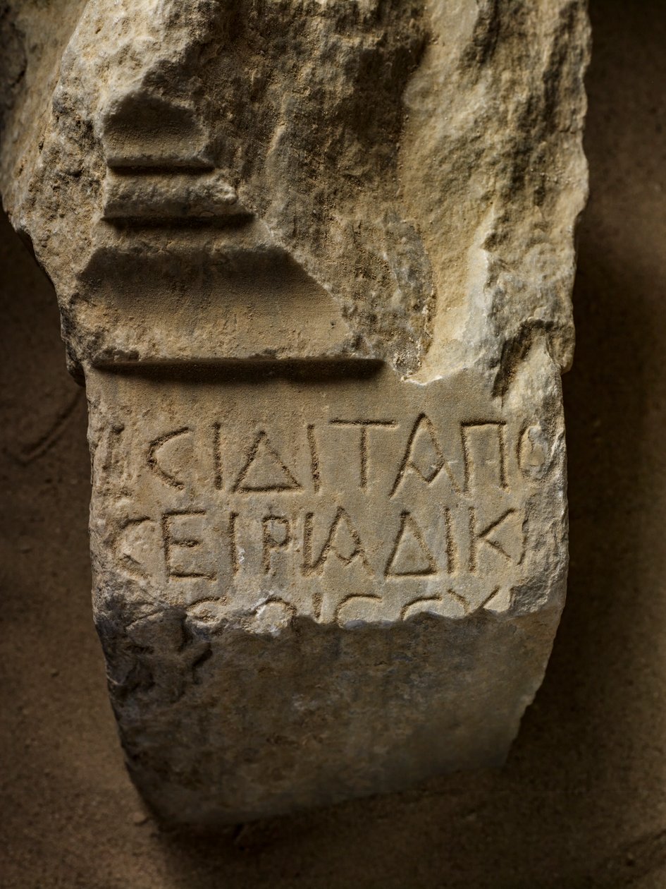 Last Pharaohs, MM7836, Egypt, Taposiris Magna, Kathleen Martinez, Excavation, Statu..., 2011 (foto) od Kenneth Garrett
