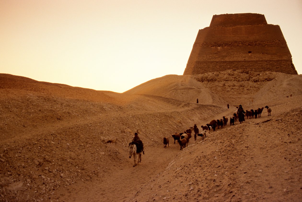 Meidumova pyramida,Stará egyptská říše; Pastýři; Egypt od Kenneth Garrett