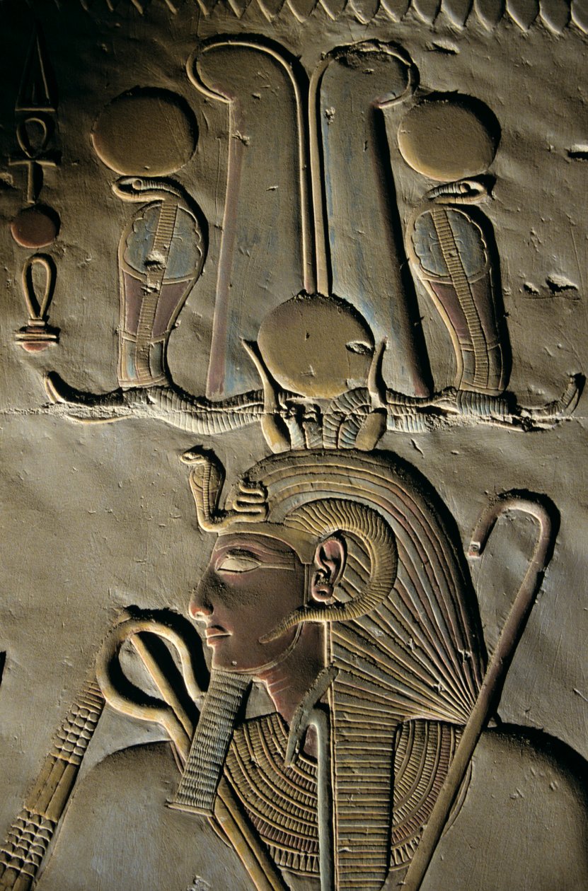 Reliéf z chrámu Setiho I. v Abydosu, Egypt, Abydos; řezba; postava; Seti; bůh; koruna..., 2005 (foto) od Kenneth Garrett