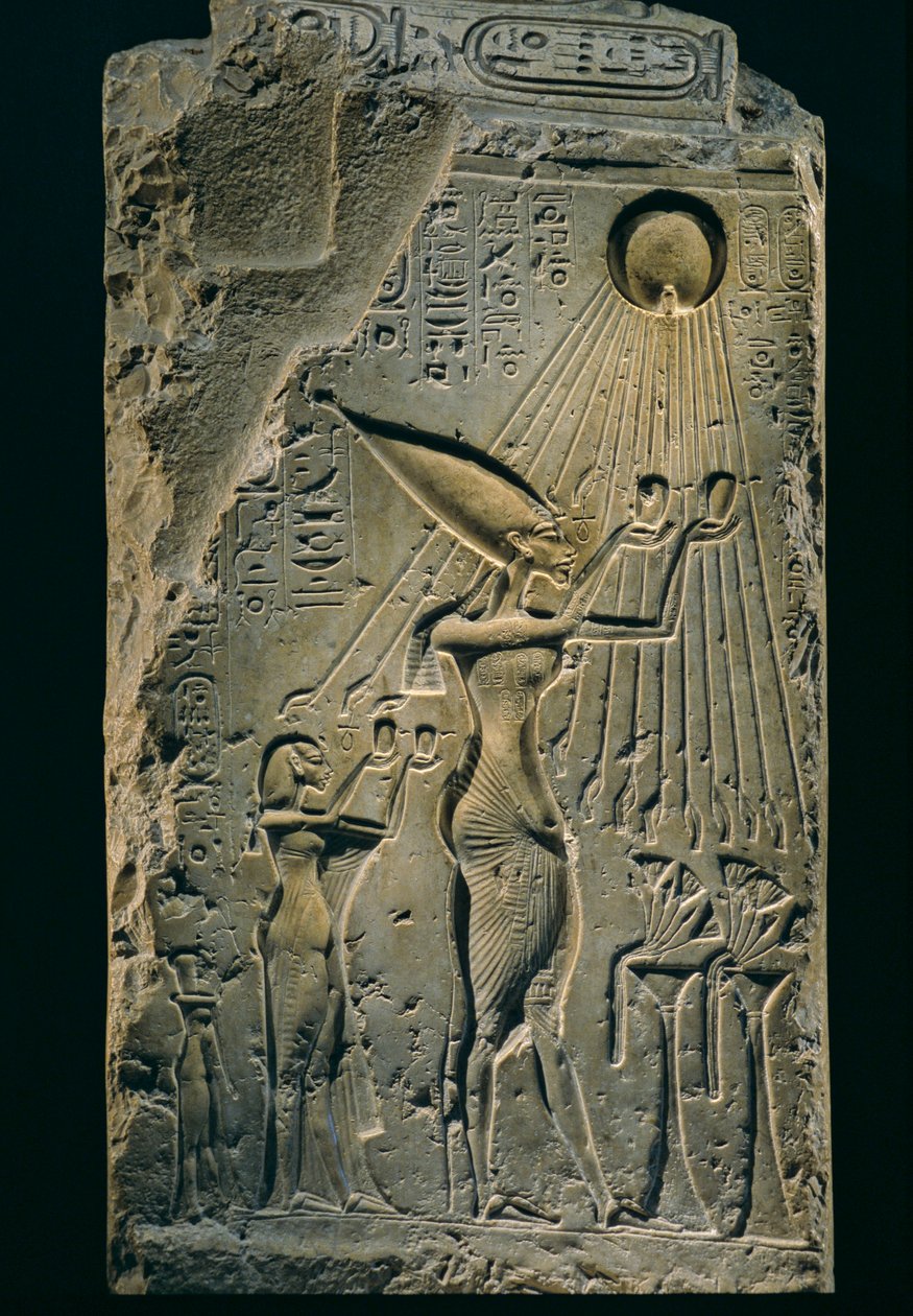 Reliéf Achnatona pod Atonem, balustráda, Amenhotep IV. Jako faraon je Achnaton..., 2009 (foto) od Kenneth Garrett
