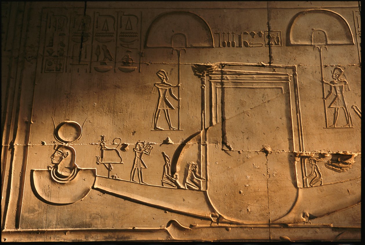 Reliéf kůry z chrámu Setiho I., Abydos, Egypt, 2005 (foto) od Kenneth Garrett