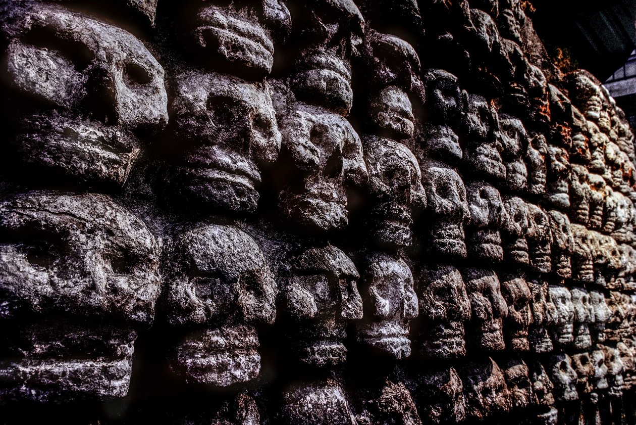 Stojan na lebky neboli Tzompantli, Aztékové, Mexiko, Templo Mayor, 2010 (foto) od Kenneth Garrett