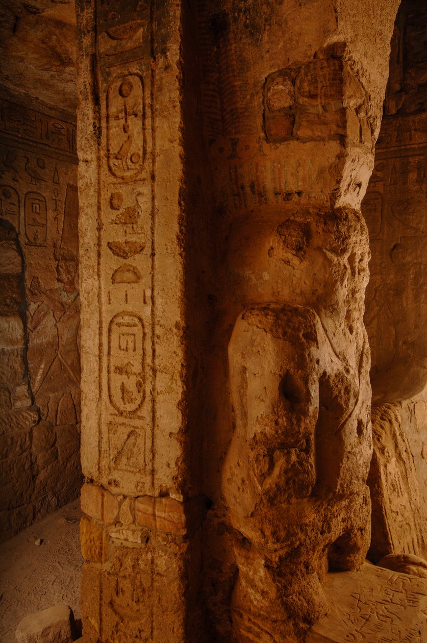 Interiér chrámu Taharka, detaily, Bůh Bes,Gebel Barkal,chrámový komplex, faraon Tahark..., 2007 (foto) od Kenneth Garrett