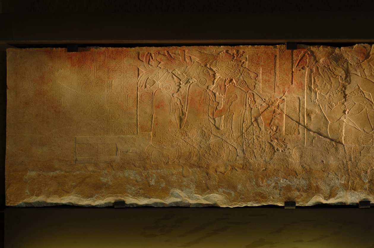 Trůnní lavice Chrámu 19, Palenque, Mexiko, řezba Akhal Mo Nab, 2005 (foto) od Kenneth Garrett