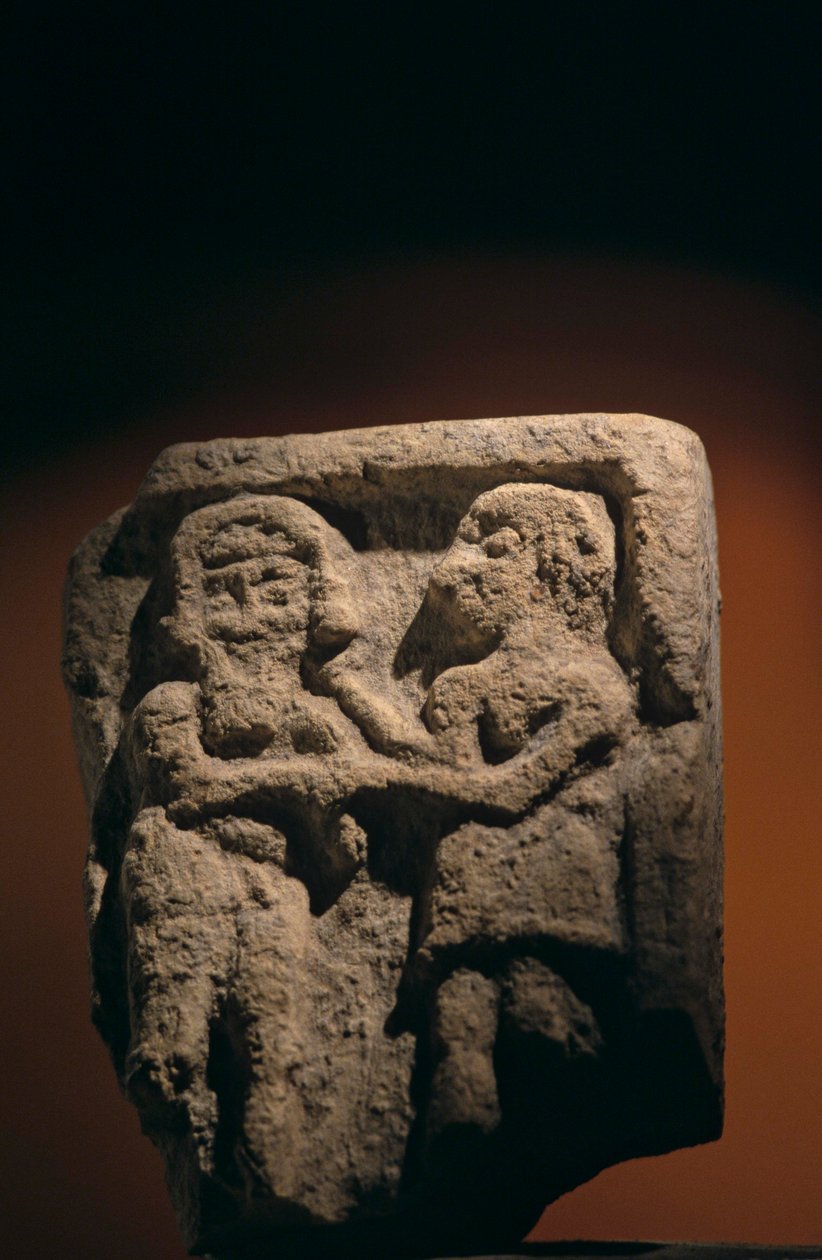 Urkeš, Húrinská říše, Sýrie, 2400 př. n. l., Giorgio Buccellati, kamenná deska Enkidu a Gilgameš..., 2004 (foto) od Kenneth Garrett