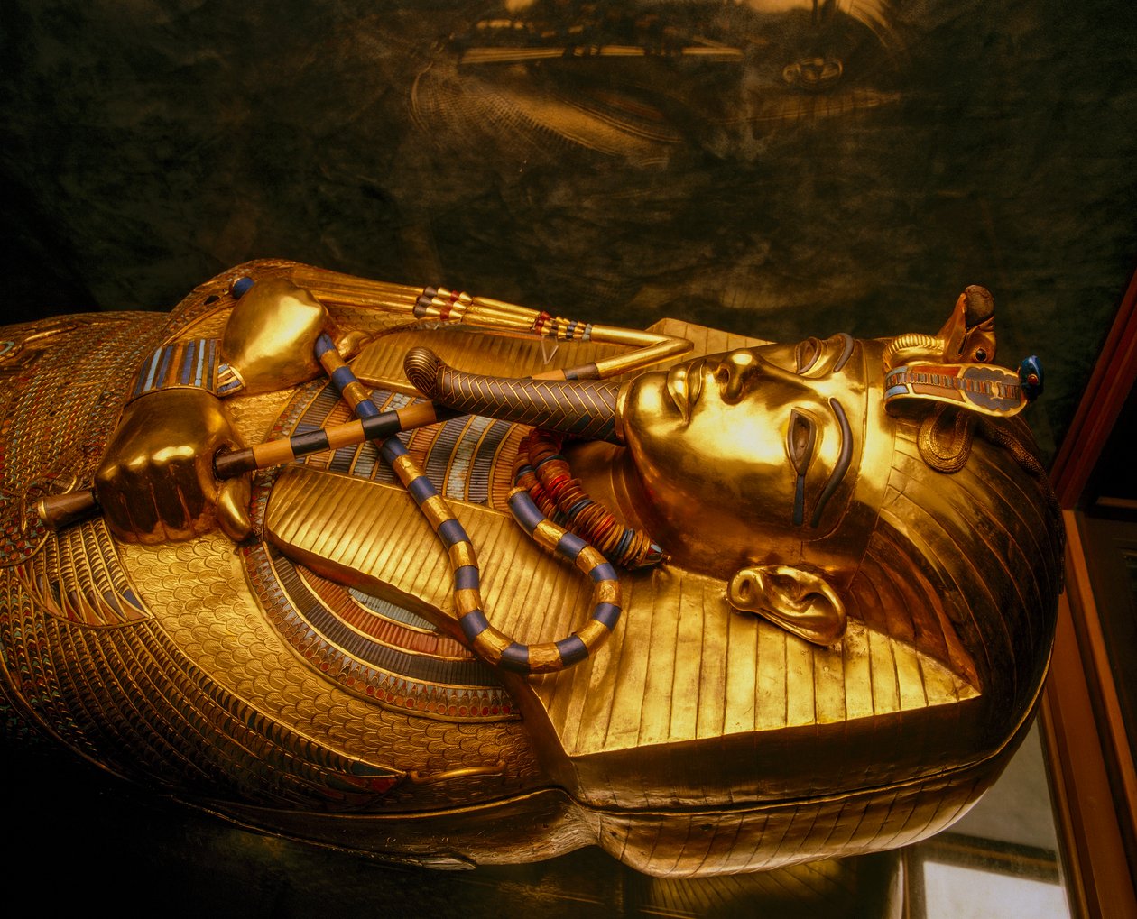 Údolí králů, Zlatá rakev, Tutanchamon, v níž byla uložena jeho mumie, Egypt, 2009 (foto) od Kenneth Garrett