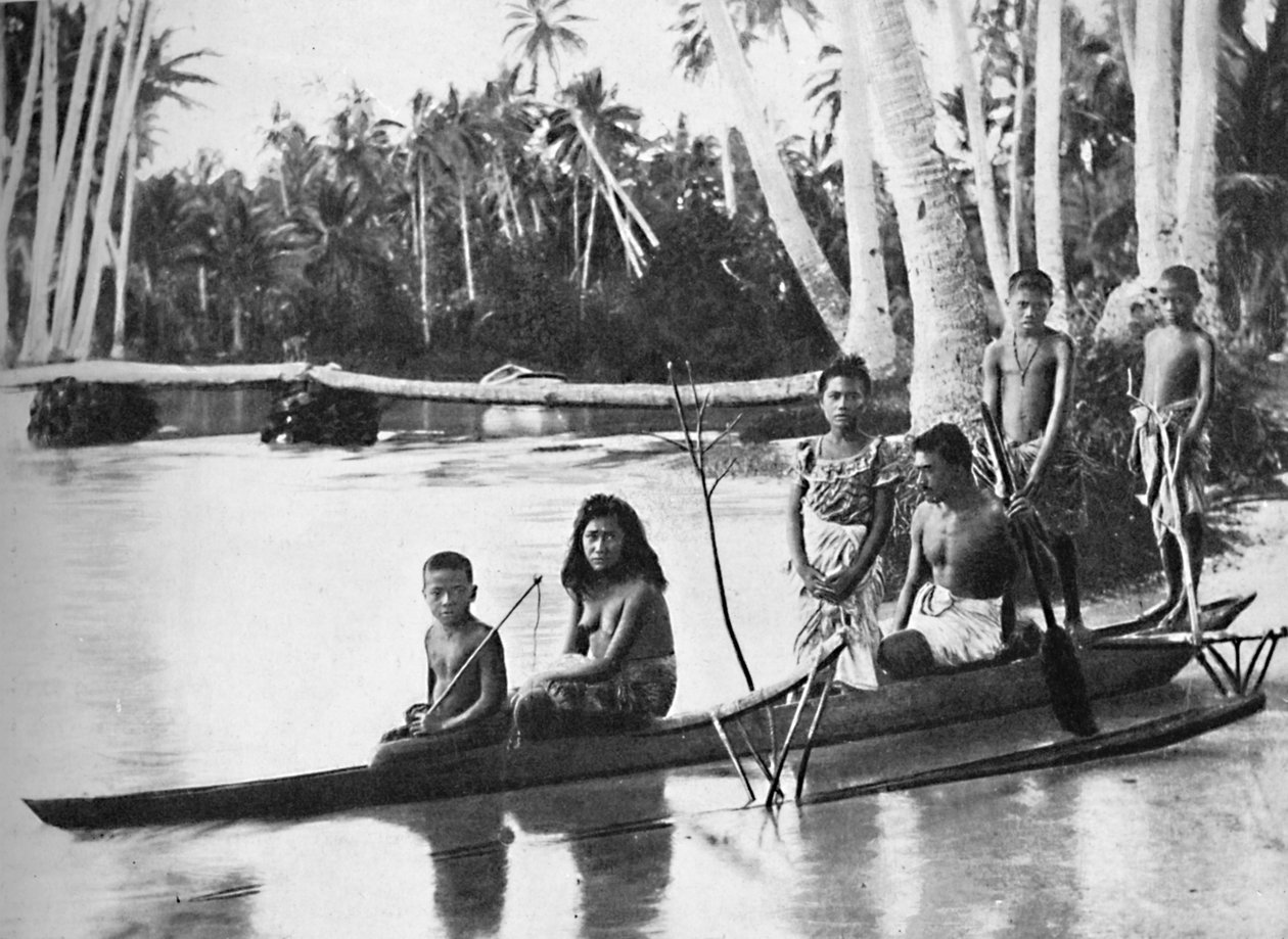 Samojská kánoe s podpěrou a jejími cestujícími, 1902 od Kerry and Co