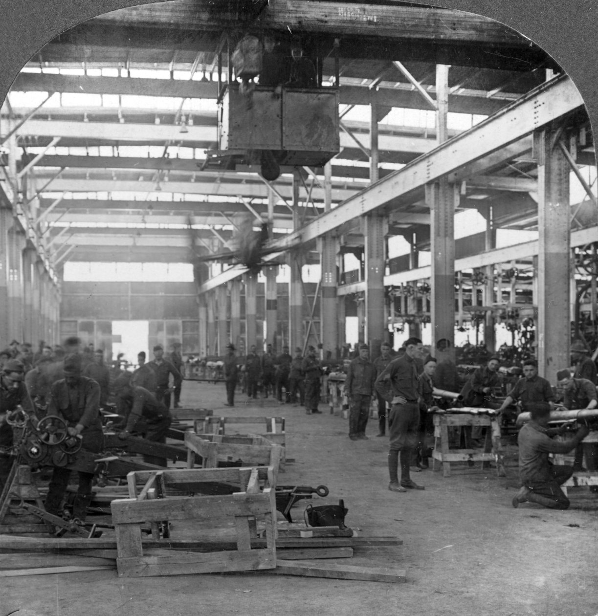 Opravny americké armádní munice v Mehun-sur-Yèvre, Francie, c1918-c1919 od Keystone View Company