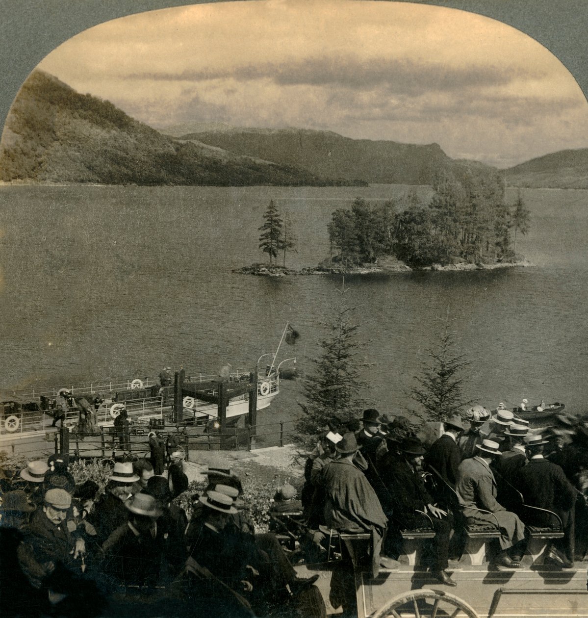 Cestování po kouzelné zemi Trossachs, Skotsko, 1902. od Keystone View Company