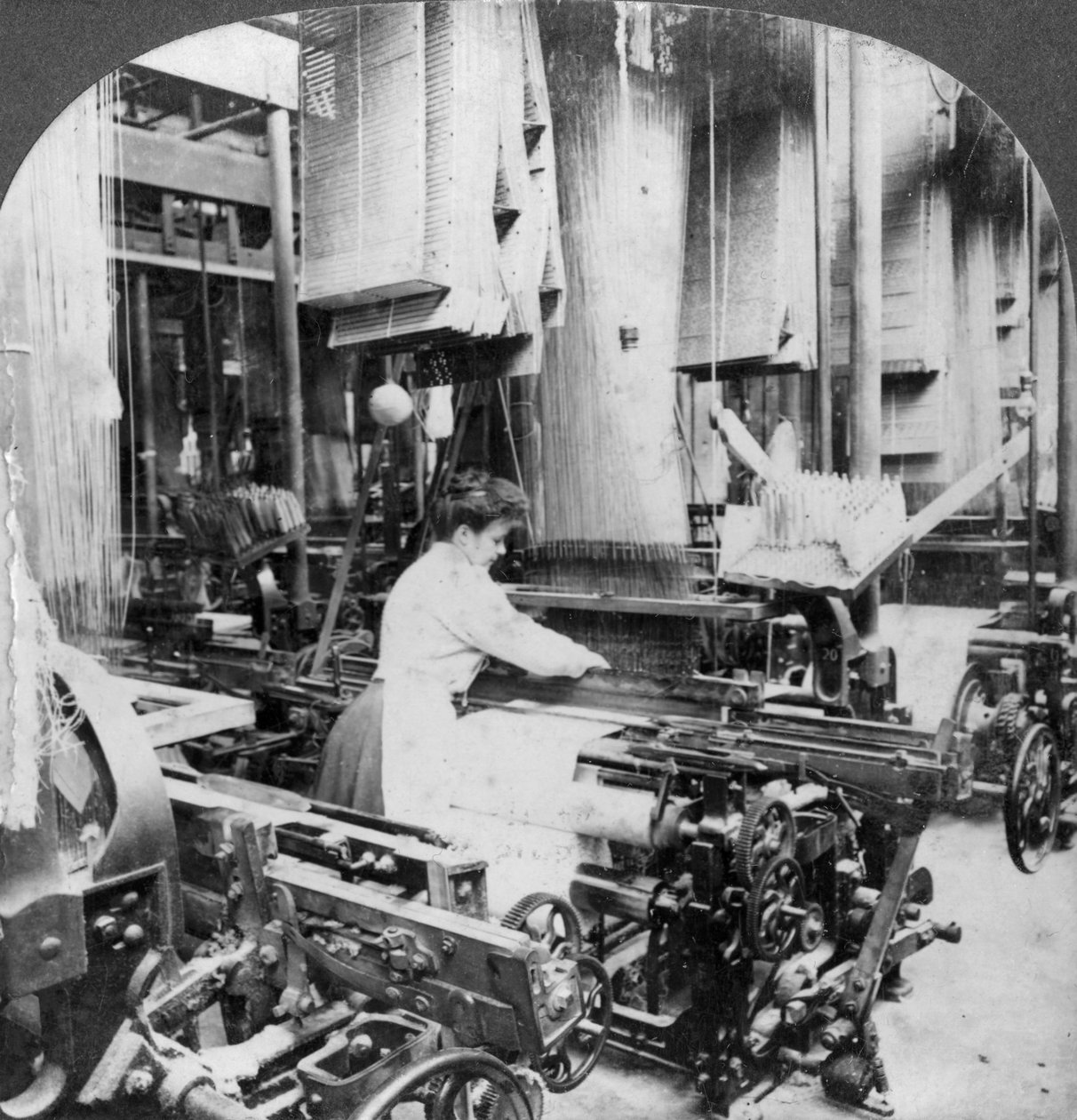 Tkaní lněné látky, Montreal, Kanada, začátek 20. století od Keystone View Company