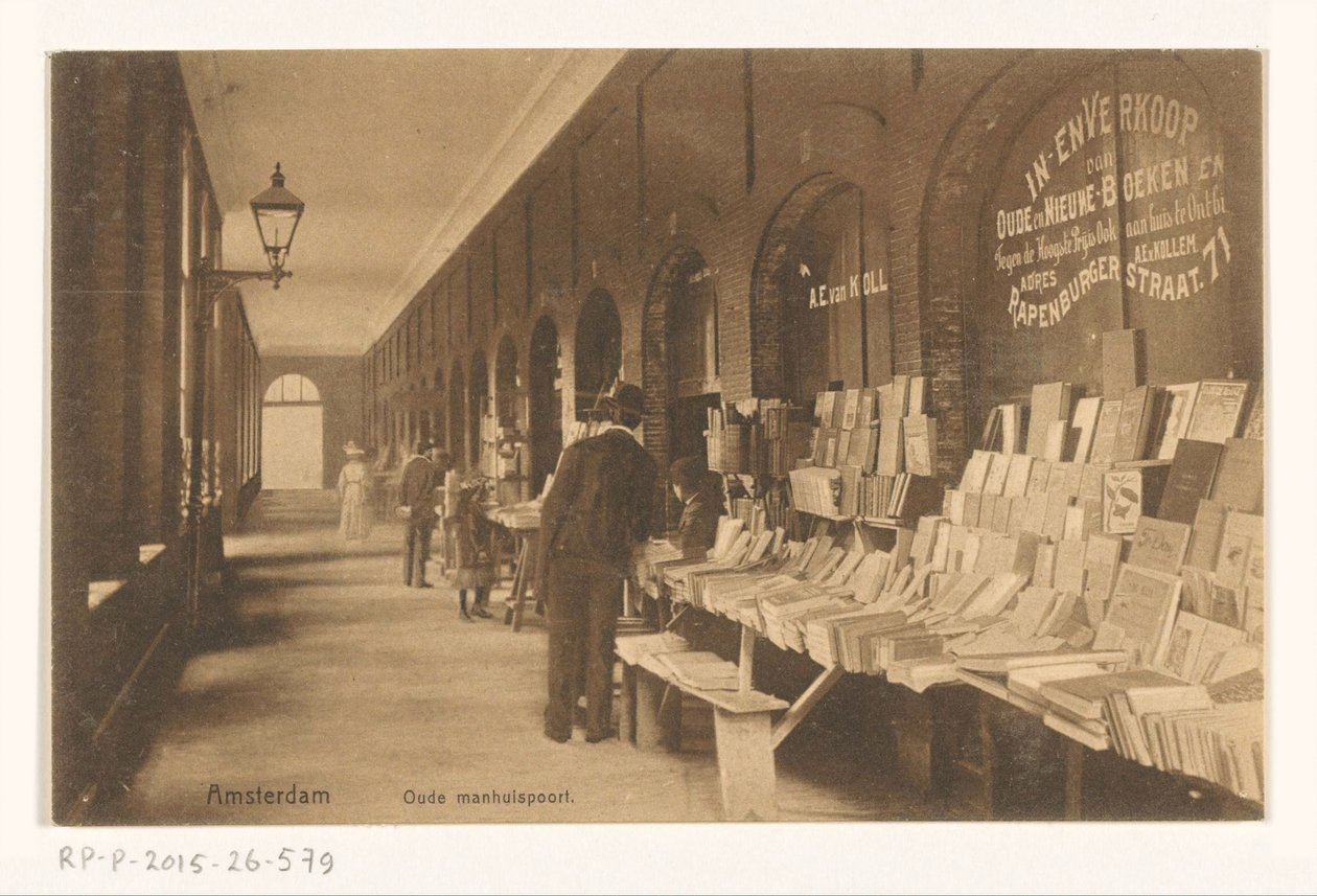 Knihárna od Aarona Eliazera van Kollema v Oudemanhuispoort Amsterdam Old Manhuispoort (název na objektu) od Knackstedt and Näther